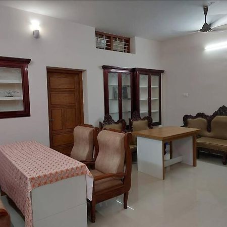 Home In Guruvayur-3 Bedroom Экстерьер фото