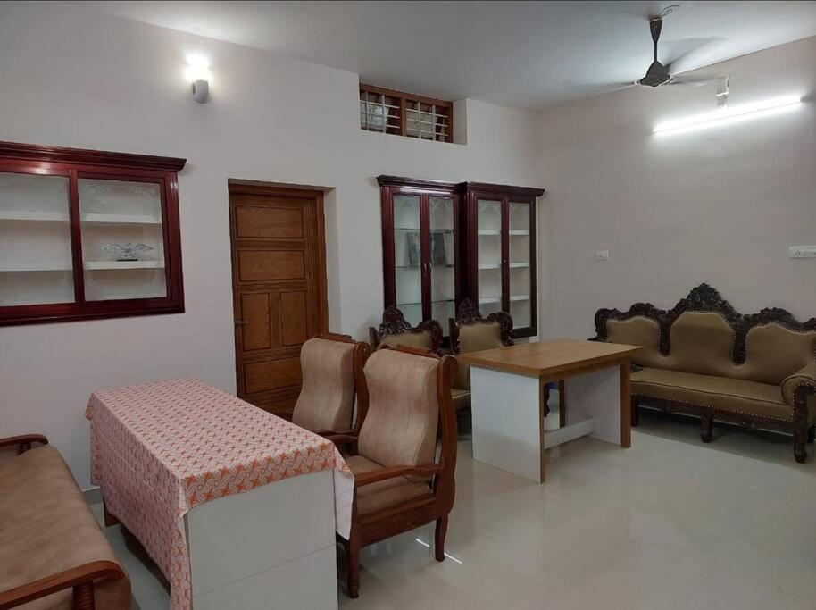 Home In Guruvayur-3 Bedroom Экстерьер фото