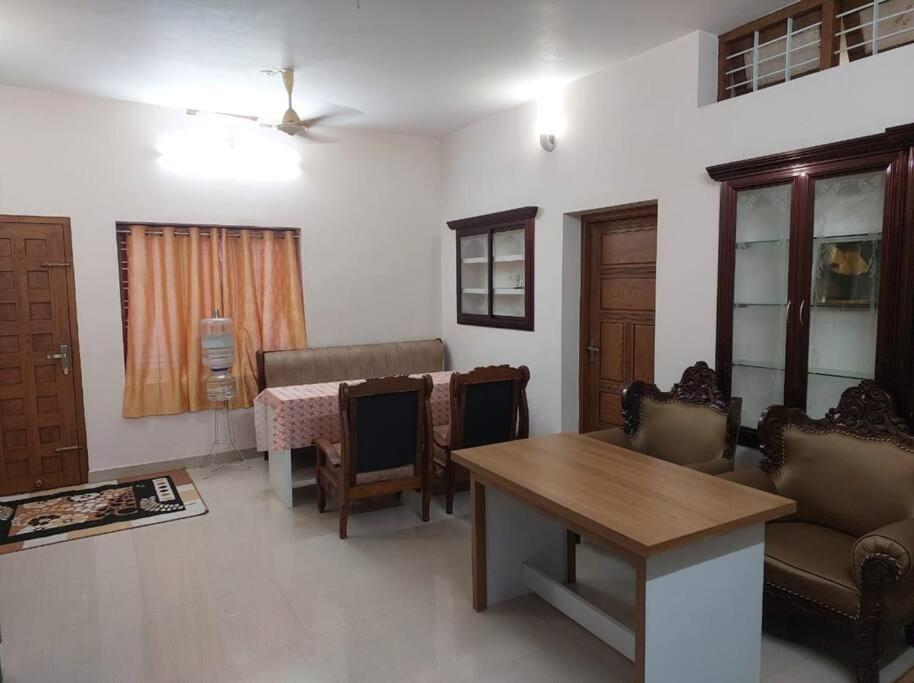 Home In Guruvayur-3 Bedroom Экстерьер фото
